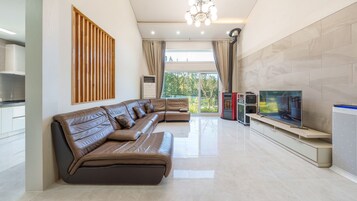 Basic Room, 3 Bedrooms (Freesia  B) | 3 bedrooms, free WiFi