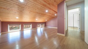Basic Room, 3 Bedrooms (Freesia A)