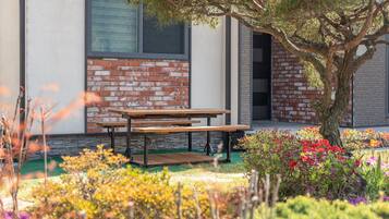 Basic Room, 3 Bedrooms (Freesia B) | 3 bedrooms, free WiFi