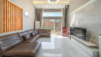 Quarto básico, 3 quartos (Freesia B) | Fachada