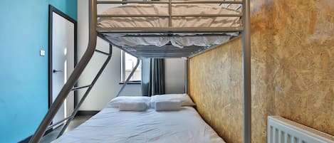 Studio 95 - Private Dormitory in Swansea Hostel Sleeps 5