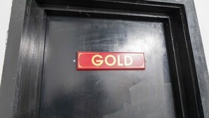 A door with a sign that reads "GOLD". - Studio 95 - Shared & Private Rooms (Swansea)