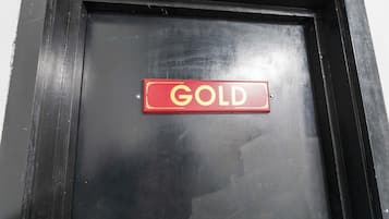 Studio 95 - Private Dormitory in Swansea Hostel | Free WiFi, bed sheets