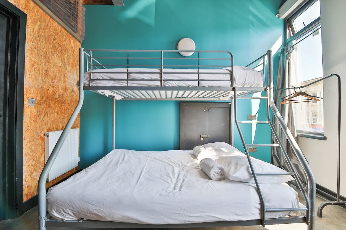 Studio 95 - Private Dormitory in Swansea Hostel | WiFi (無料)、ベッドシーツ