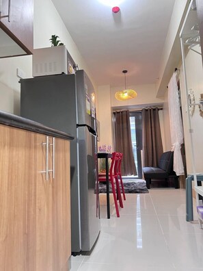 Living area - Shore 3 1 BR 1006 (Pasay)