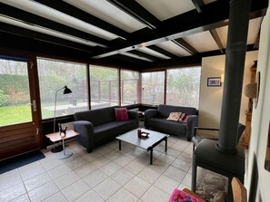 Casa conforto, 3 quartos | Sala de estar