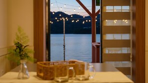 Habitación básica, 1 habitación (Room 102 (Ocean View / Private Barbec) | 1 dormitorio y wifi gratis