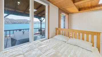 Basic Room, 1 Bedroom (101 (Ocean/BBQ/2 Adults Max, Kids OK))