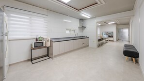 Eenvoudige kamer, 4 slaapkamers (Entire House (Room 103 + Room 104)) | 1 slaapkamer, gratis wifi
