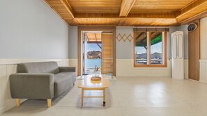 غرفة بتجهيزات أساسية - غرفة نوم واحدة (Room 102 (Ocean View / Private Barbec) | 1 غرفة نوم وواي فاي مجانًا