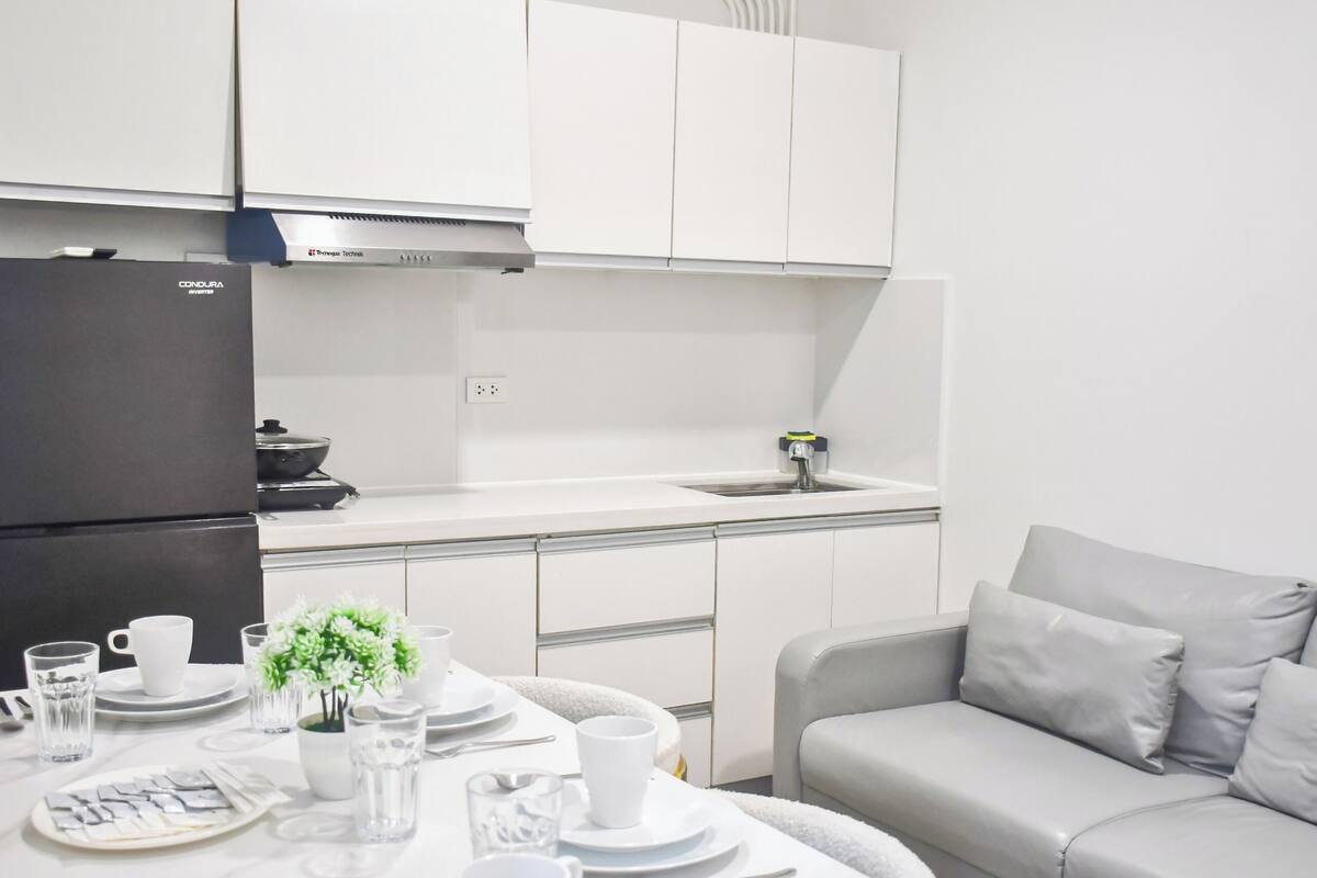 Premier Suite, 2 Bedrooms | Private kitchen | Fridge, microwave, stovetop, rice cooker