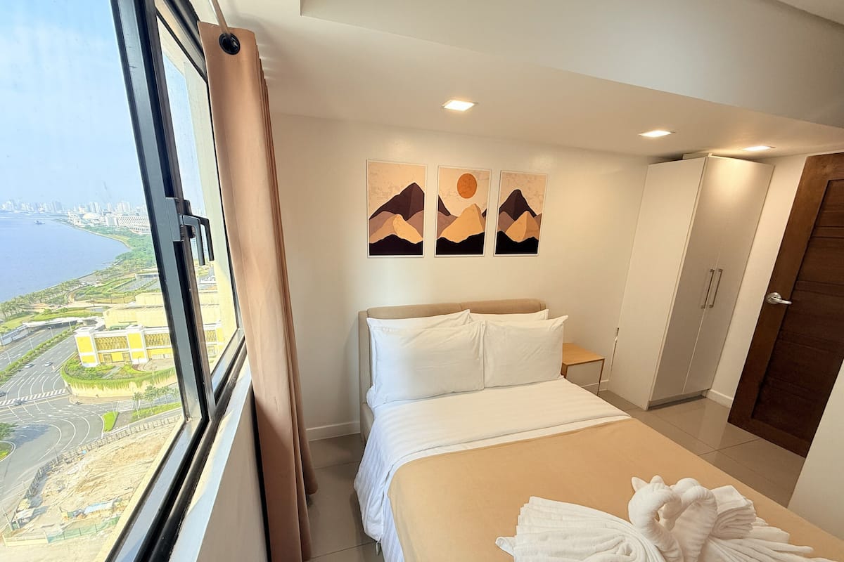 Basic Double Room | Free WiFi, bed sheets