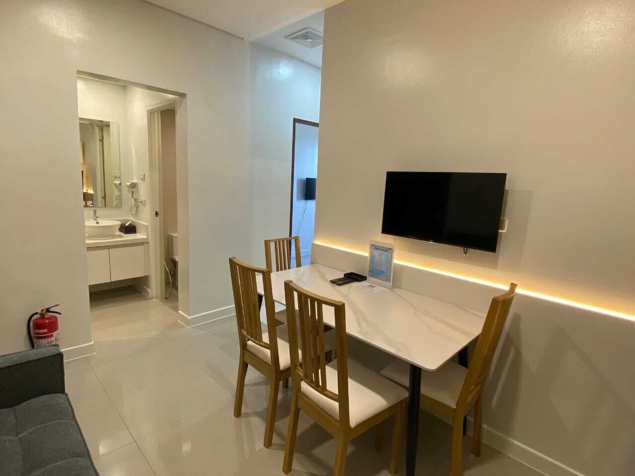 Suite – premier | Spiseområde på rommet