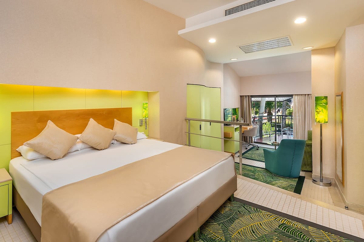 1 bedroom, premium bedding, free minibar, in-room safe