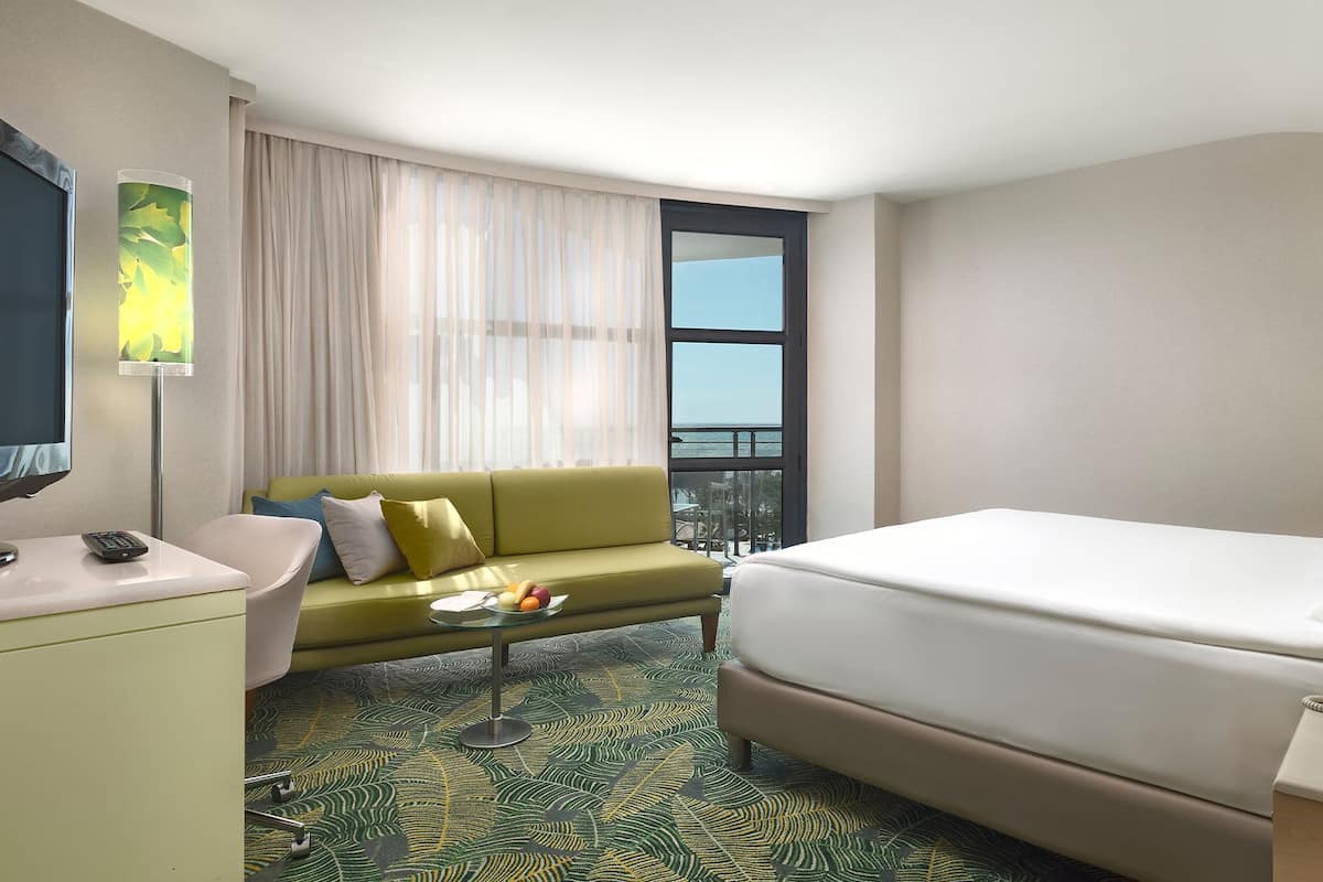 1 bedroom, premium bedding, free minibar, in-room safe
