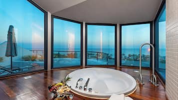 Deluxe Süit, Deniz Manzarali | 1 camera, biancheria da letto di alta qualità
