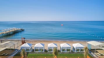Playa privada, traslado desde/hacia la playa gratis, camas de playa