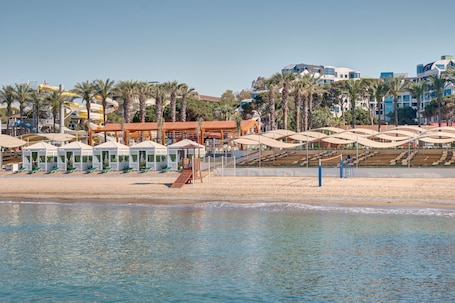 Private beach, free beach shuttle, beach cabanas, sun loungers. Paloma Sencia