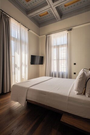 In-room safe, laptop workspace, blackout curtains, soundproofing - Bouquet Luxury Rooms (Chania)