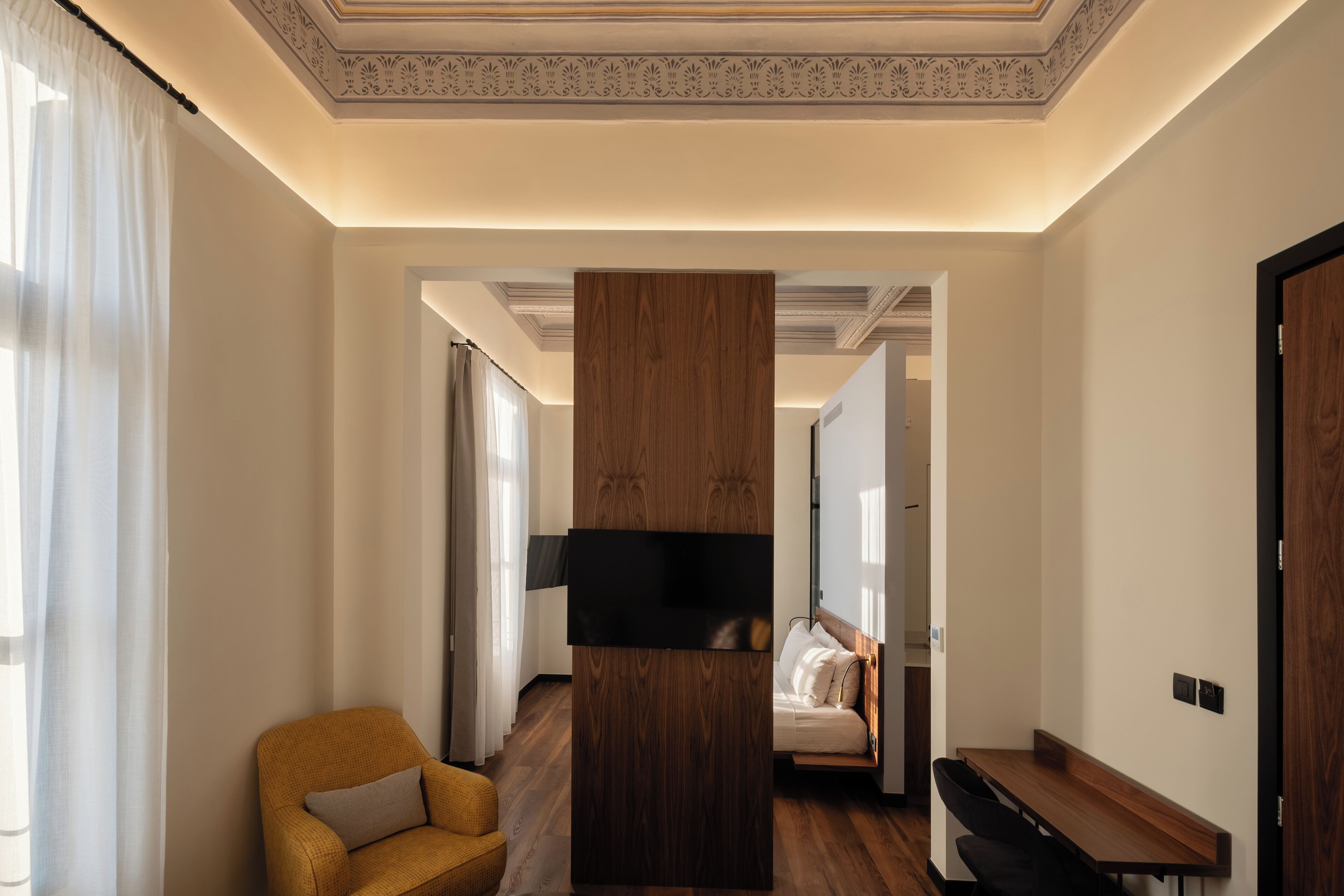 디럭스 스위트, 퀸사이즈침대 1개, 금연, 발코니 | 객실 내 금고, 노트북 작업 공간, 암막 커튼, 방음 설비