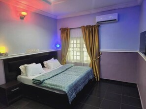 Coffres-forts dans les chambres, bureau