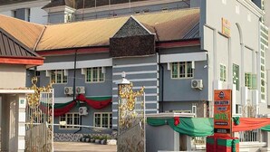 A building with a gated entrance, air conditioning units, and a sign indicating "New Eastern Comfort." - New Eastern Comfort Hotel Umuahia (Umuahia)