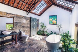 Family Bungalow, Garden View | Bathroom | Slippers - Dong Giao Bungalow Ninh Binh (Tam Diep)