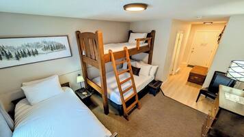 1 bedroom, desk, free WiFi, bed sheets
