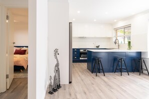 2 soverom, strykejern/-brett, internettilgang og sengetøy