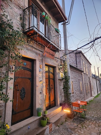 Exterior. Azra Konuk Evi