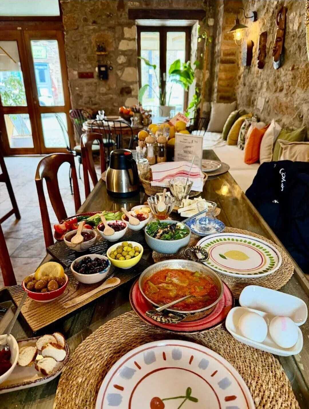 Free daily full breakfast