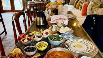 Free daily full breakfast