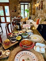 Tägliches inbegriffenes großes Frühstück