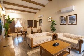 Suite estudio superior | Camas supletorias, wifi gratis, ropa de cama