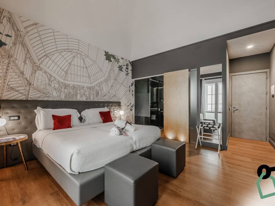 Quarto casal standard, sacada | Frigobar, cofres nos quartos, escrivaninha, Wi-Fi de cortesia