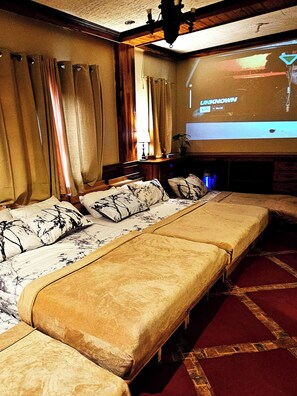 Gemeinsamer Schlafsaal, 1 Schlafzimmer, Balkon, Bergblick | 1 Schlafzimmer