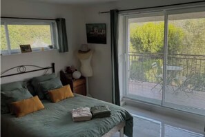 1 bedroom, iron/ironing board, WiFi, bed sheets