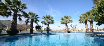 A. The Shell ll NEW, Sea Views and Pool