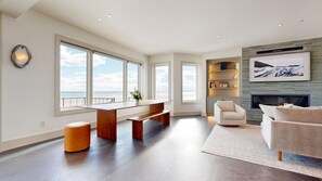 Smart-TV, Kamin, Stereoanlage, Arbeitsbereiche