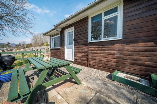 2 Bed Chalet - Sleeps 4 - River and Mountain Views