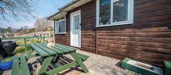 2 Bed Chalet - Sleeps 4 - River and Mountain Views