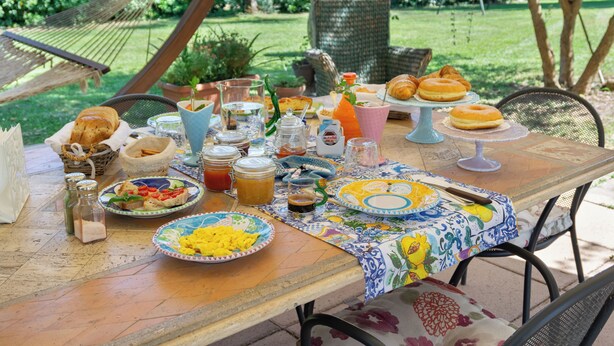 An outdoor dining table with various food items, drinks, and condiments. - Villa Rosa Lifestyle B&B (Sessa Aurunca)