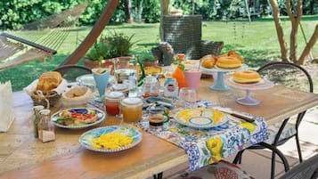 Free daily local cuisine breakfast