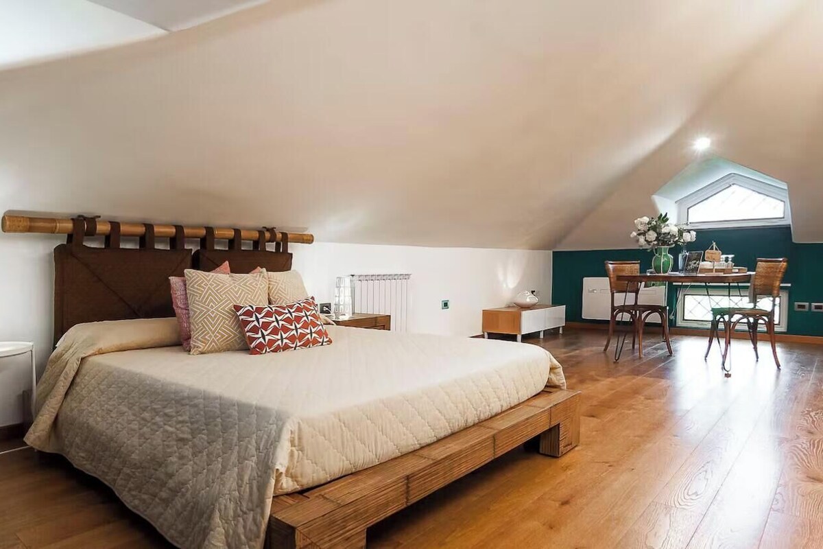 Superior Suite, Balcony | 1 bedroom, desk, laptop workspace, soundproofing