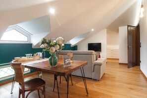 Superior Suite, Balcony | Living area