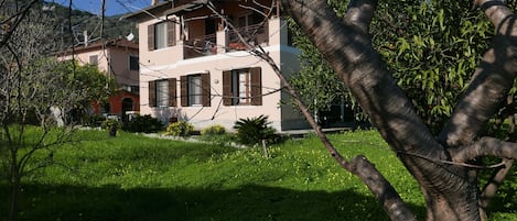 Esterni