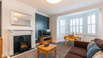Smart TV, fireplace, DVD player