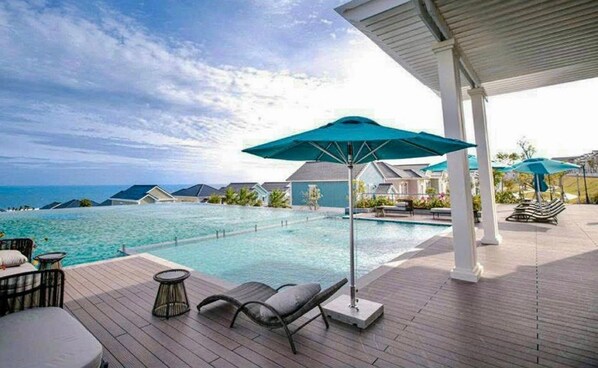 2 piscinas al aire libre