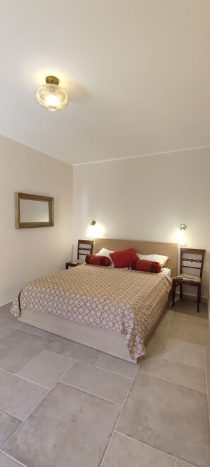 2 室のベッドルーム、WiFi (無料)、ベッドシーツ