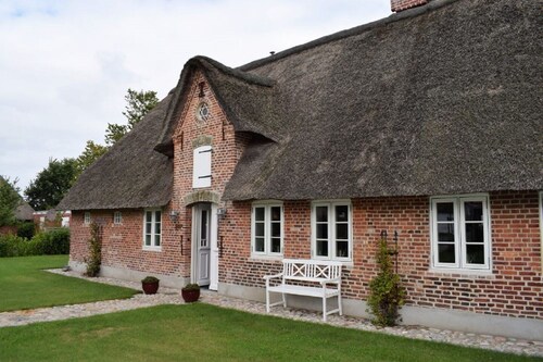 „Haus Frieda: Historisches Reetdachhaus für die ganze Familie“